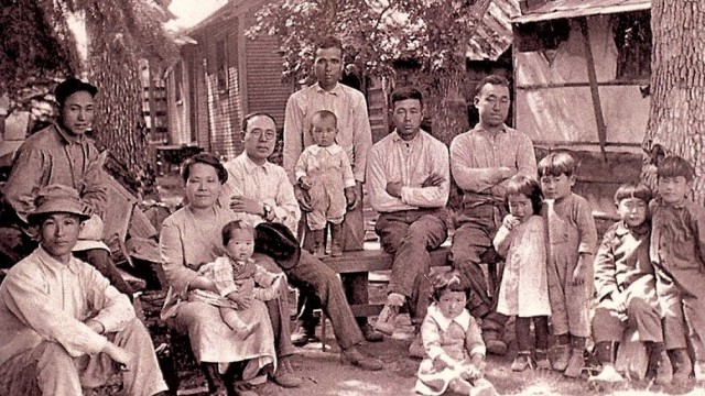 Watch Family Gathering Online
