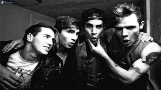 Watch Red Hot Chili Peppers - With Or Without You Online