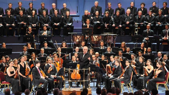 Watch Daniel Barenboim & West-Eastern Divan Orchestra - Live from Berlin Online