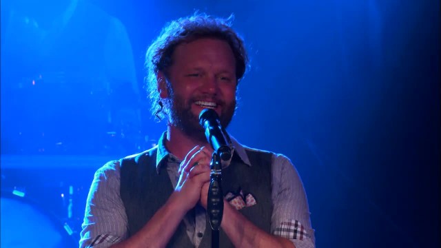 Watch Gaither Presents: Christmas with David Phelps Online