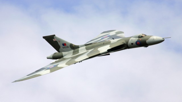 Watch Bombers Post WWII: Avro Vulcan and Panavia Tornado Online