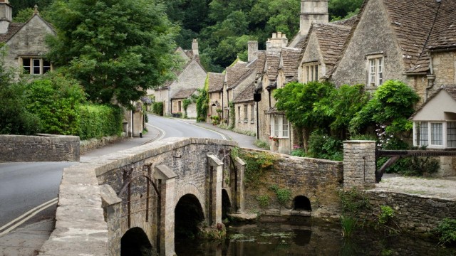 Watch Footloose in the Cotswolds - Part 1 Online