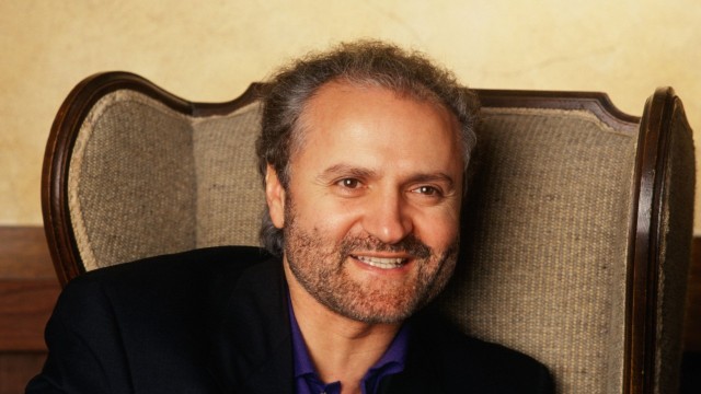 Watch Killing Versace: The Hunt for a Serial Killer Online