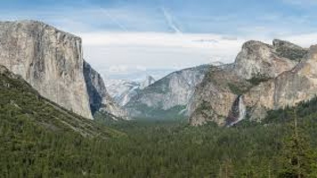 Watch Yosemite National Park - Travel and Nature Video with Spectacular Mountains and Waterfalls Online