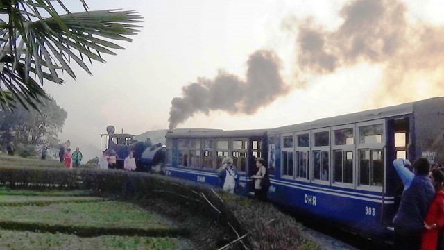 Watch Explore - Off the Rails Online