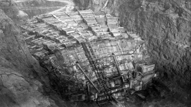 Watch Hoover Dam: The Historic Construction Online