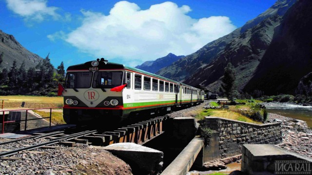 Watch Exploring the Extraordinary El Tren Inca Online