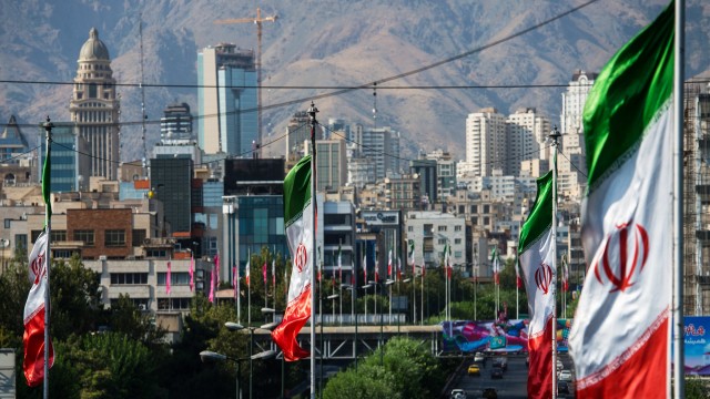 Watch Globe Trekker: Iran Online