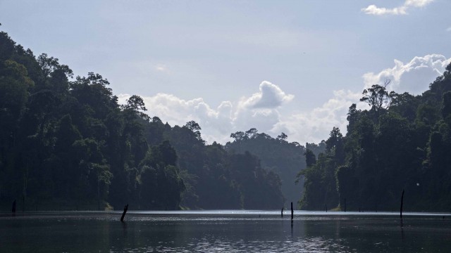 Watch Globe Trekker - Malaysia and Southern Thailand Online