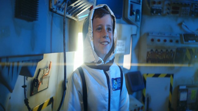 Watch Spaceman Online