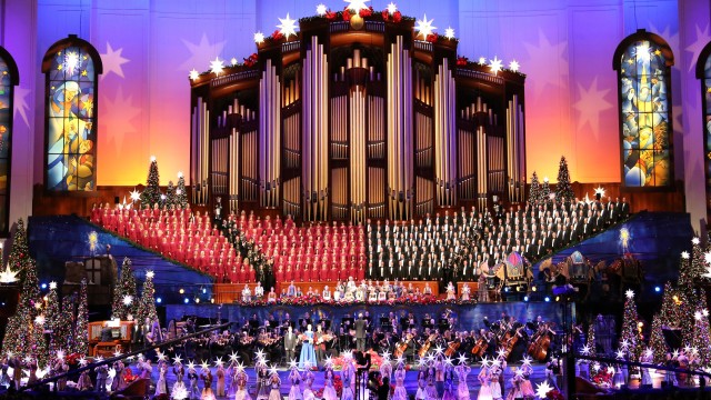 Watch Christmas with the Mormon Tabernacle Choir Online