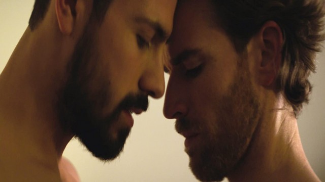 Watch Foreign Lovers Online