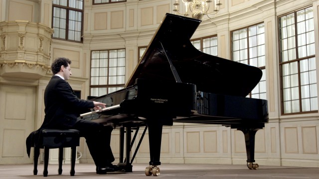 Watch Vadim Chaimovich: Piano Recital. Mozart, Tchaikovsky, Grieg, Liszt Online