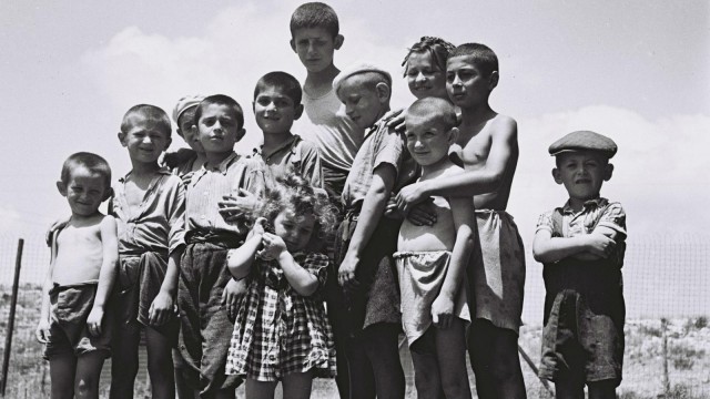 Watch About Face: The Story of the Jewish Refugee Soldiers of World War II Online