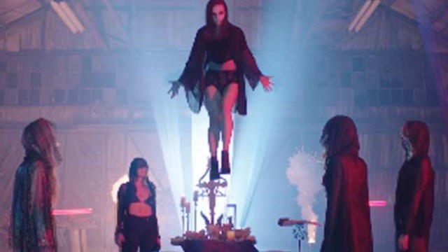 Watch Coven Online