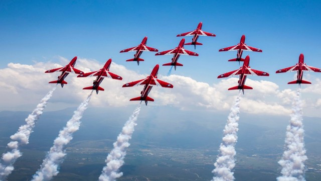Watch Elite Formations: The Story of the Red Arrows Online