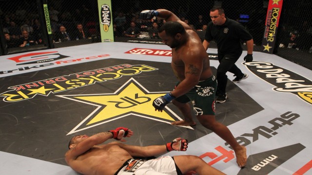 Watch Morning Kombat Strikeforce Classics: Best Knockouts Online
