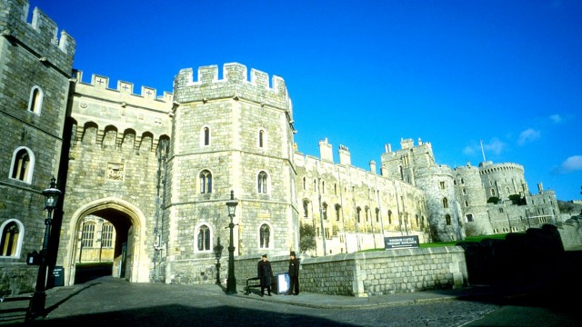 Watch The Queen's Castle: The Ranger Online