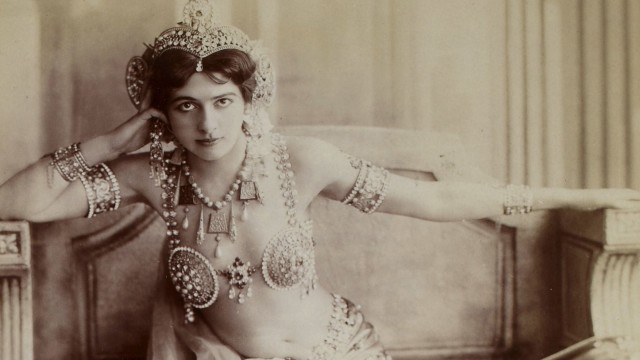 Watch Mata Hari - The Beautiful Spy Online