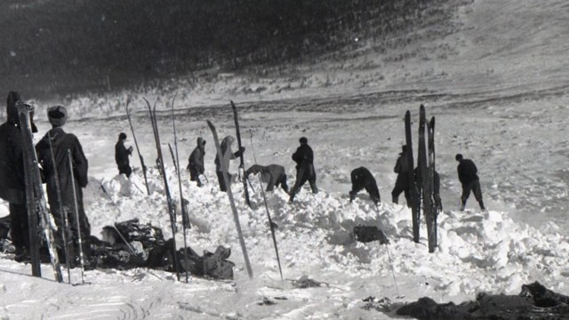 Watch An Unknown Compelling Force Online