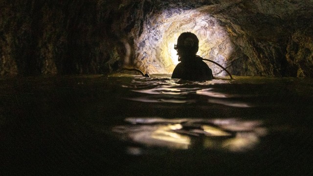 Watch Flooded Tombs of the Nile Online