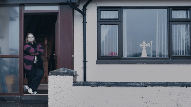 Watch A Mother Brings Her Son to Be Shot Online