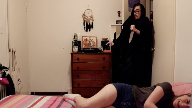 Watch Everybody Gets Stabbed Online