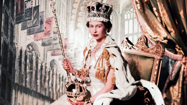 Watch Queen Elizabeth II: Above All Else Online