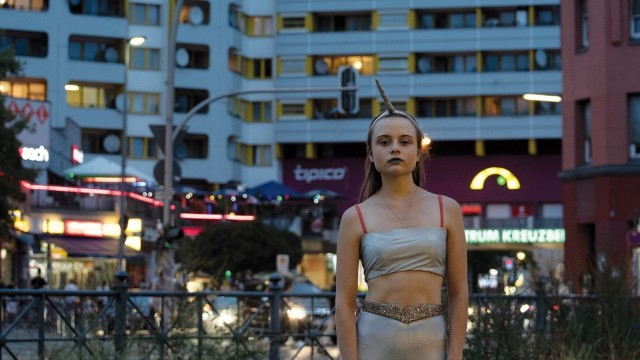 Watch Cocoon Online