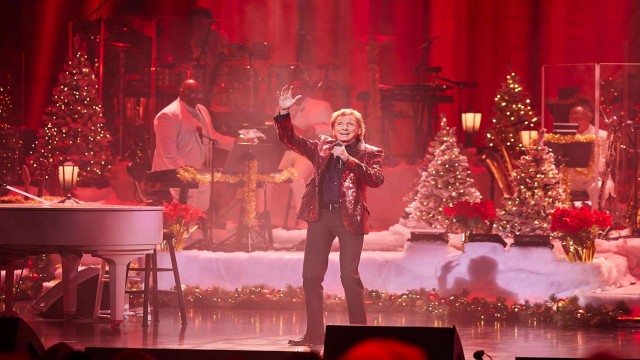 Watch Barry Manilow's A Very Barry Christmas Online