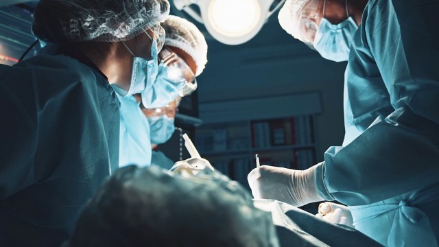 Watch Dr. Death: Cutthroat Conman Online
