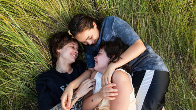 Watch Paradise Is Burning Online