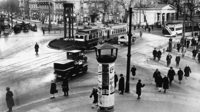 Watch Berlin: Symphony of a Great City Online