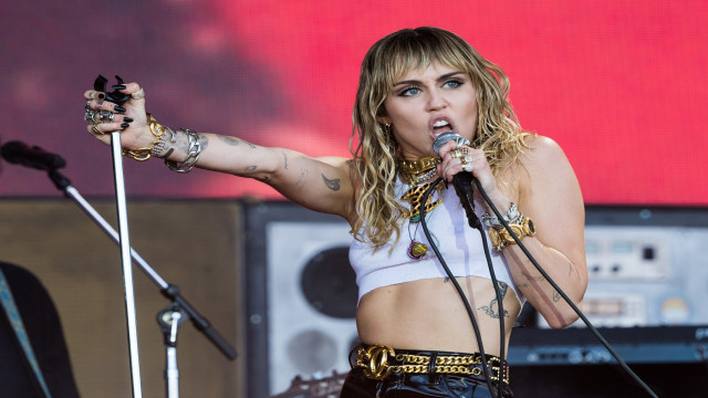 Watch Miley Cyrus: Live at Glastonbury Festival Online