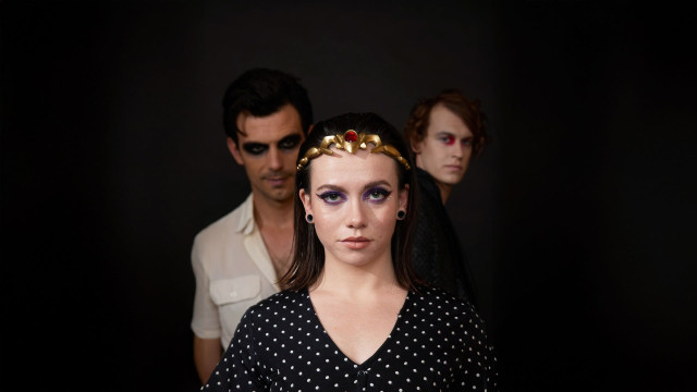Watch Hold Me, Softly Online