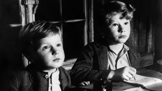 Watch The Little Kidnappers Online