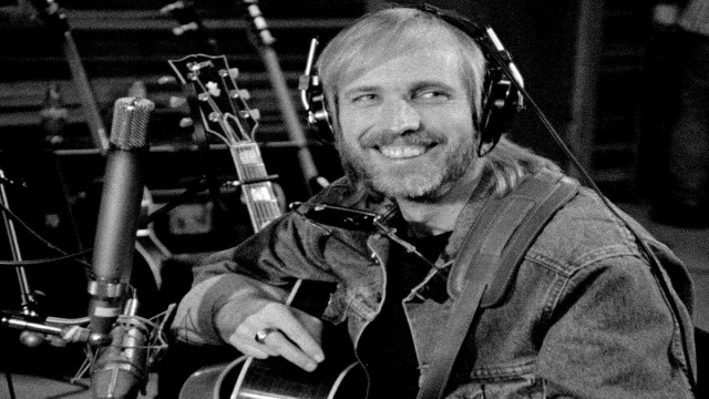 Watch Tom Petty - Somewhere You Feel Free: The Making of "Wildflowers" Online