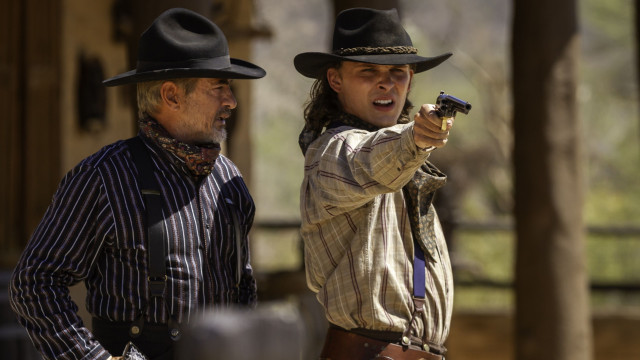 Watch Long Shadows Online