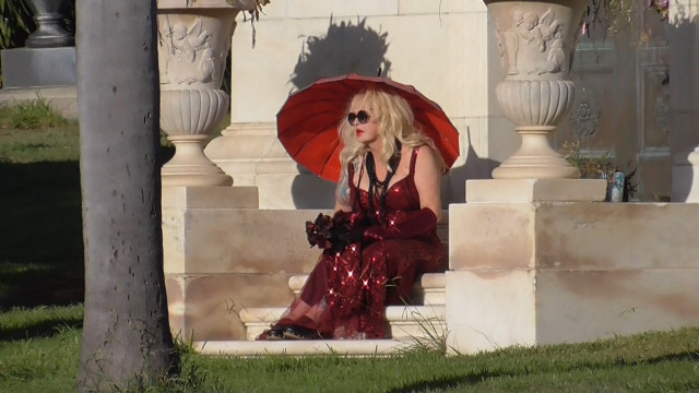 Watch The Trash Goes Out on Tuesday Online