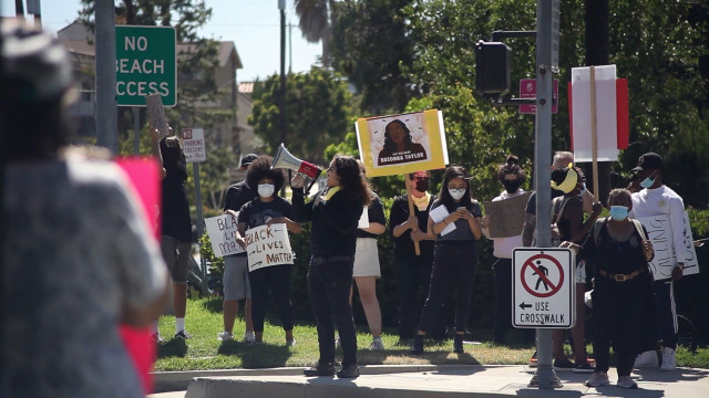 Watch All the Happy People Online