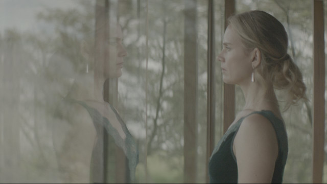 Watch Lo Invisible Online