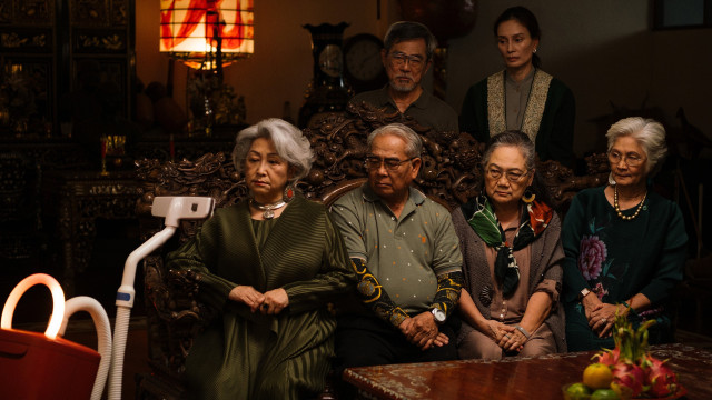 Watch A Useful Ghost Online