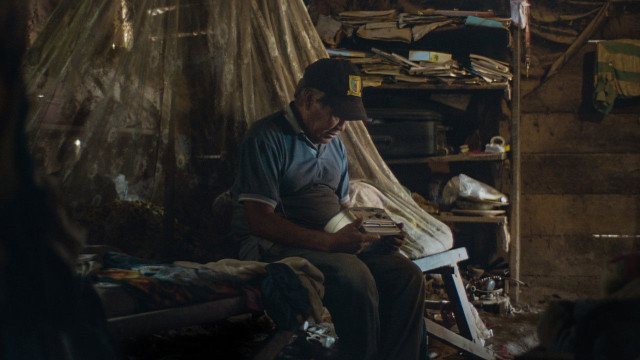 Watch Apenas El Sol Online