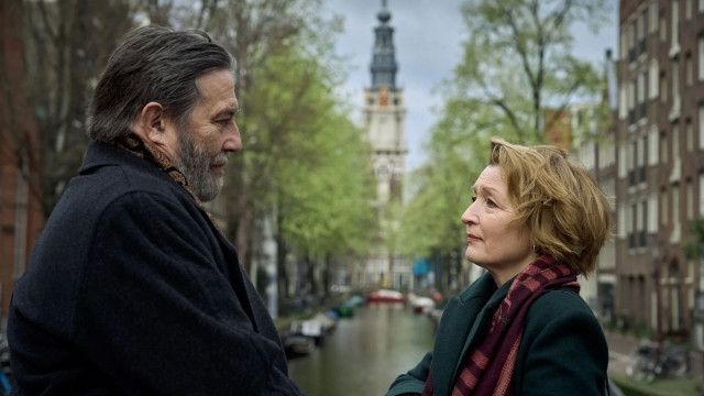 Watch Midwinter Break Online