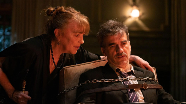 Watch Crazy Old Lady Online