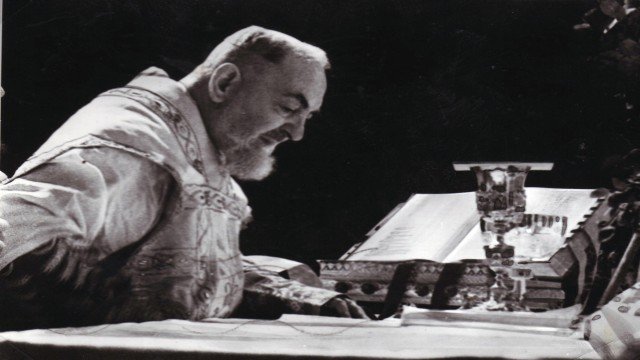 Watch Padre Pio Sanctus Online