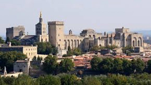 Watch Global Treasures: Avignon - France Online