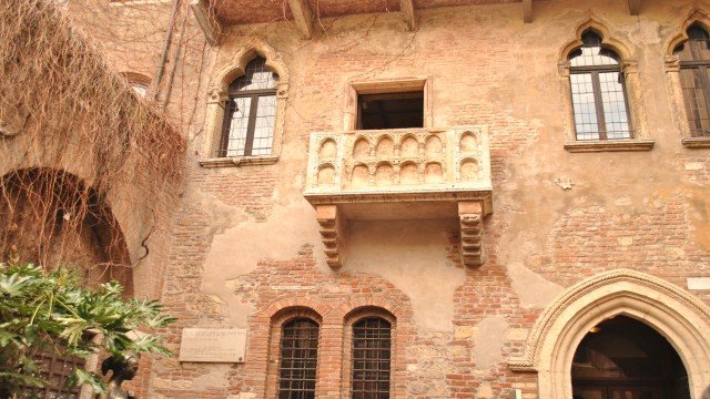 Watch Naxos Scenic Musical Journeys: Italy - Verona, Romeo and Juliet, Florence, Naples Online