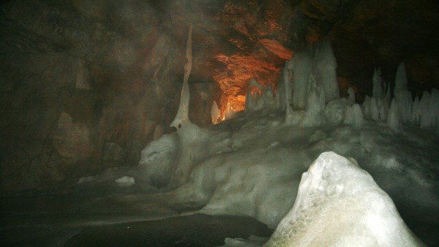 Watch Nature Wonders: Dachstein Caves Online