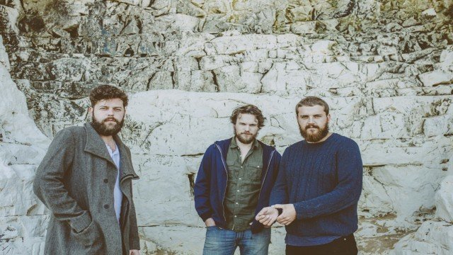 Watch Bear's Den Online